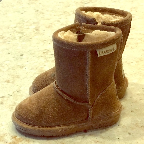 famous footwear bearpaw